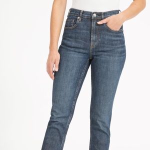 Everlane Cheeky Straight Jean in size 25 ankle.
